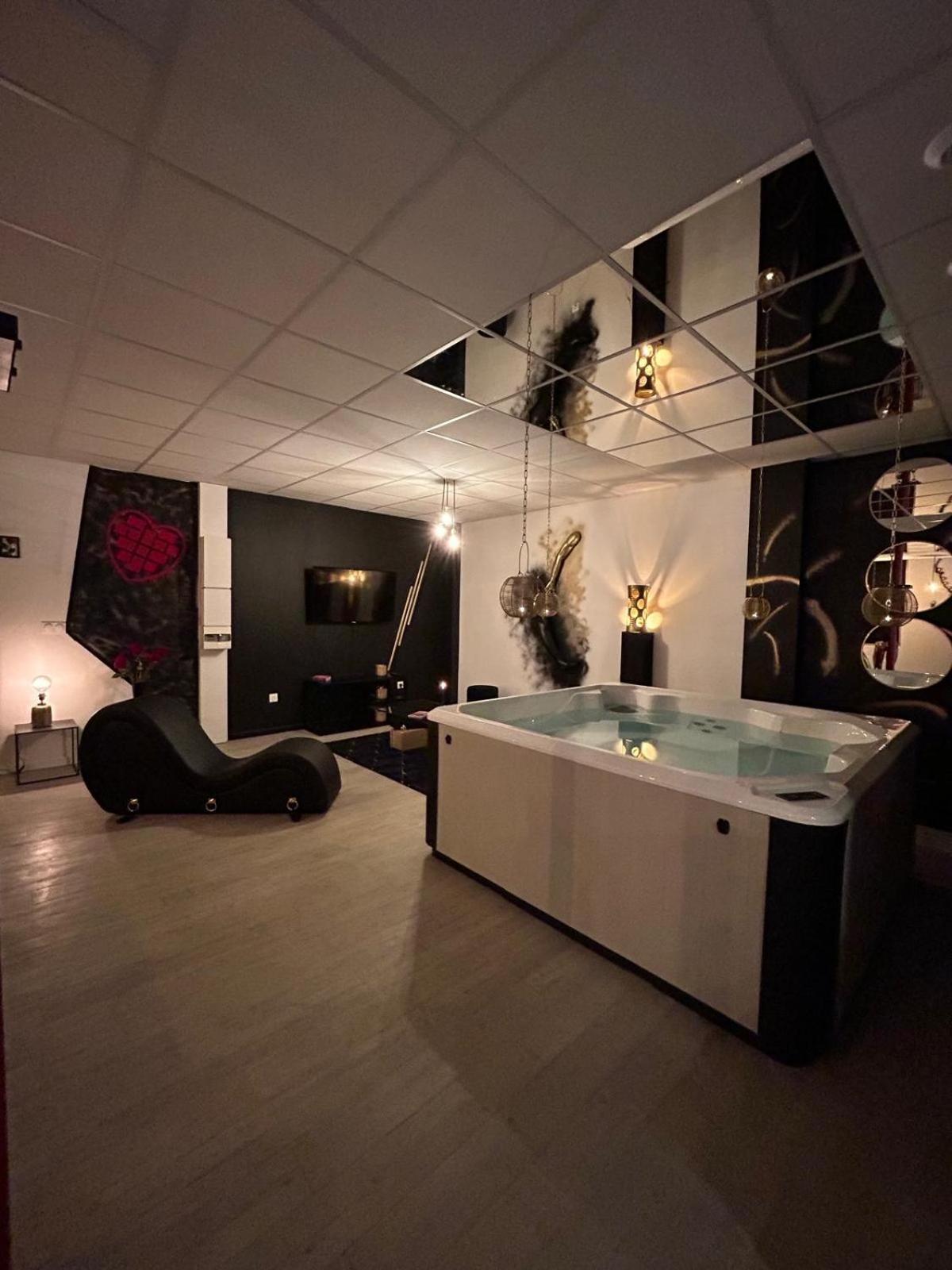 L'Escapade Sensuelle - La Love Room D'إيبيرني المظهر الخارجي الصورة