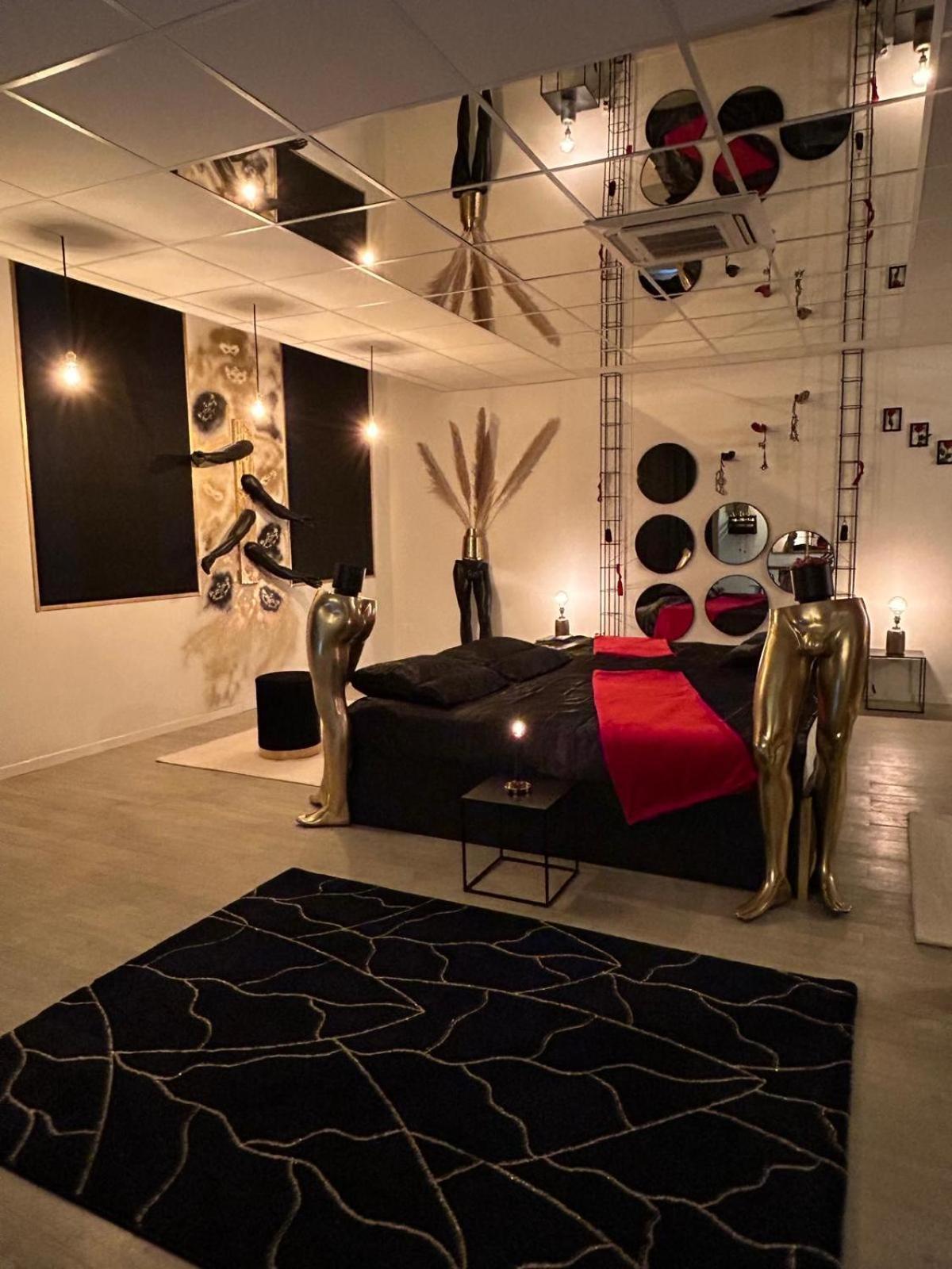 L'Escapade Sensuelle - La Love Room D'إيبيرني المظهر الخارجي الصورة